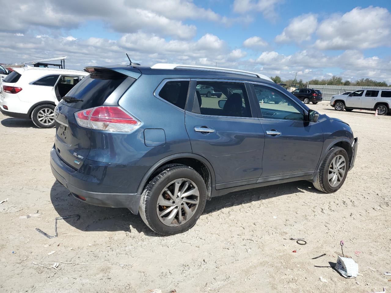 2014 Nissan Rogue - Image 3