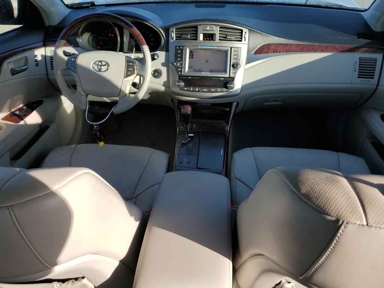 2011 Toyota Avalon - Image 8