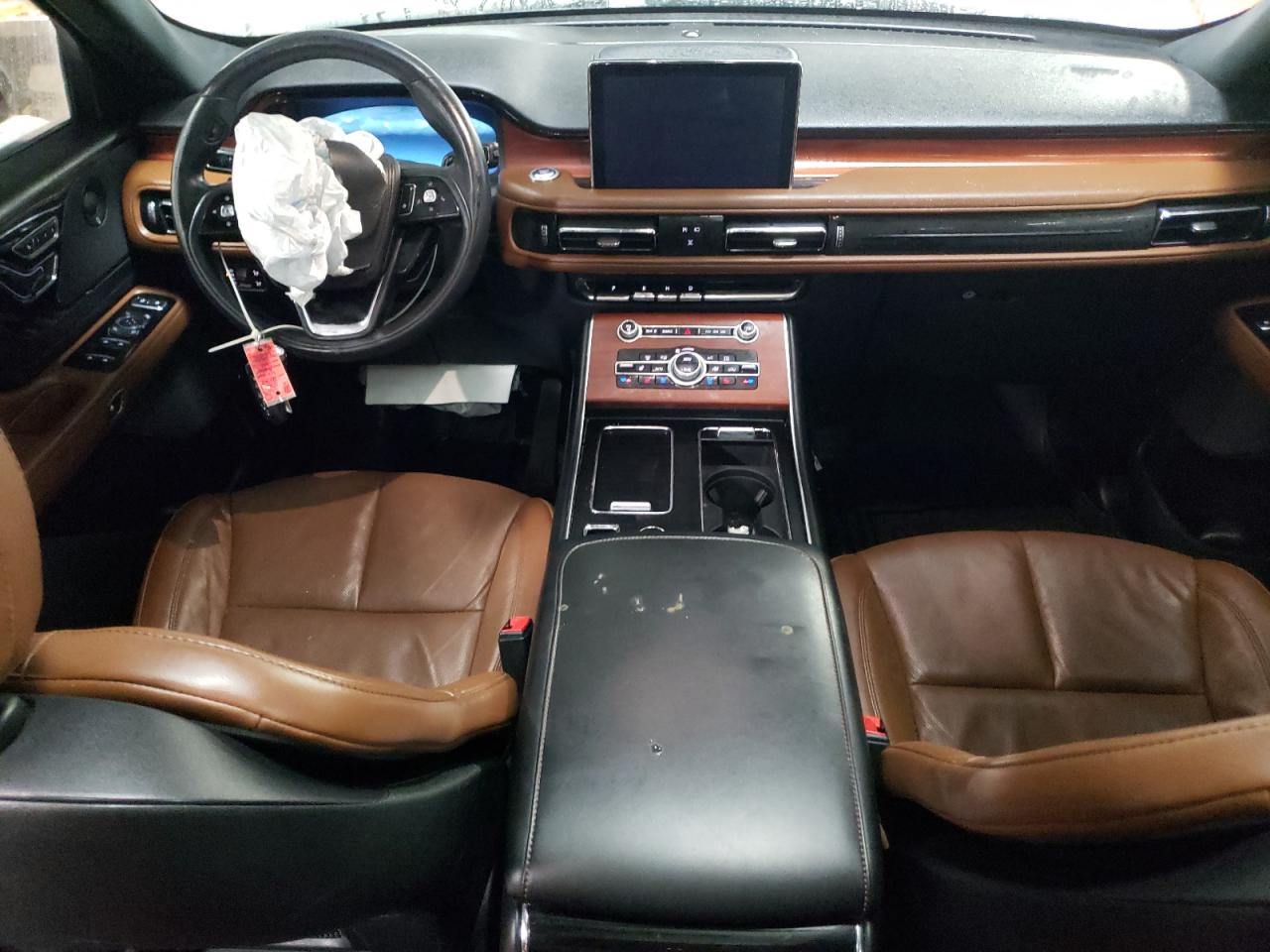 2021 Lincoln Aviator - Image 8