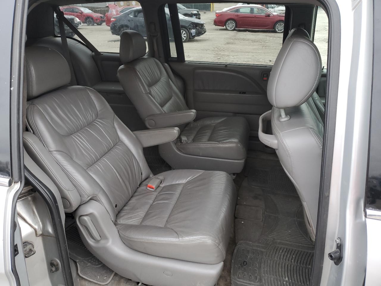 2010 Honda Odyssey - Image 11