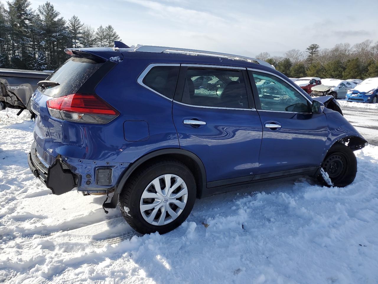 2017 Nissan Rogue - Image 3