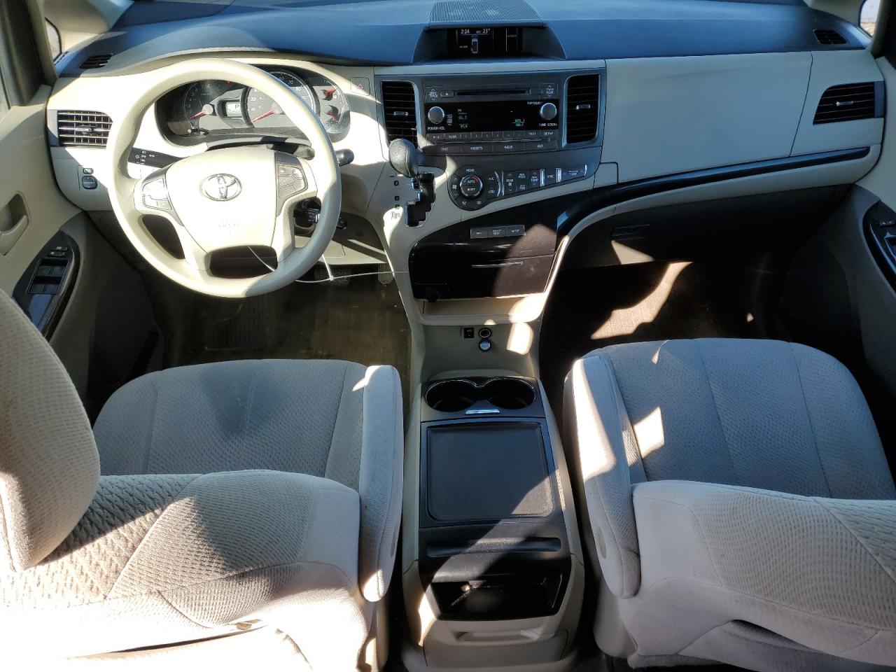 2013 Toyota Sienna - Image 8