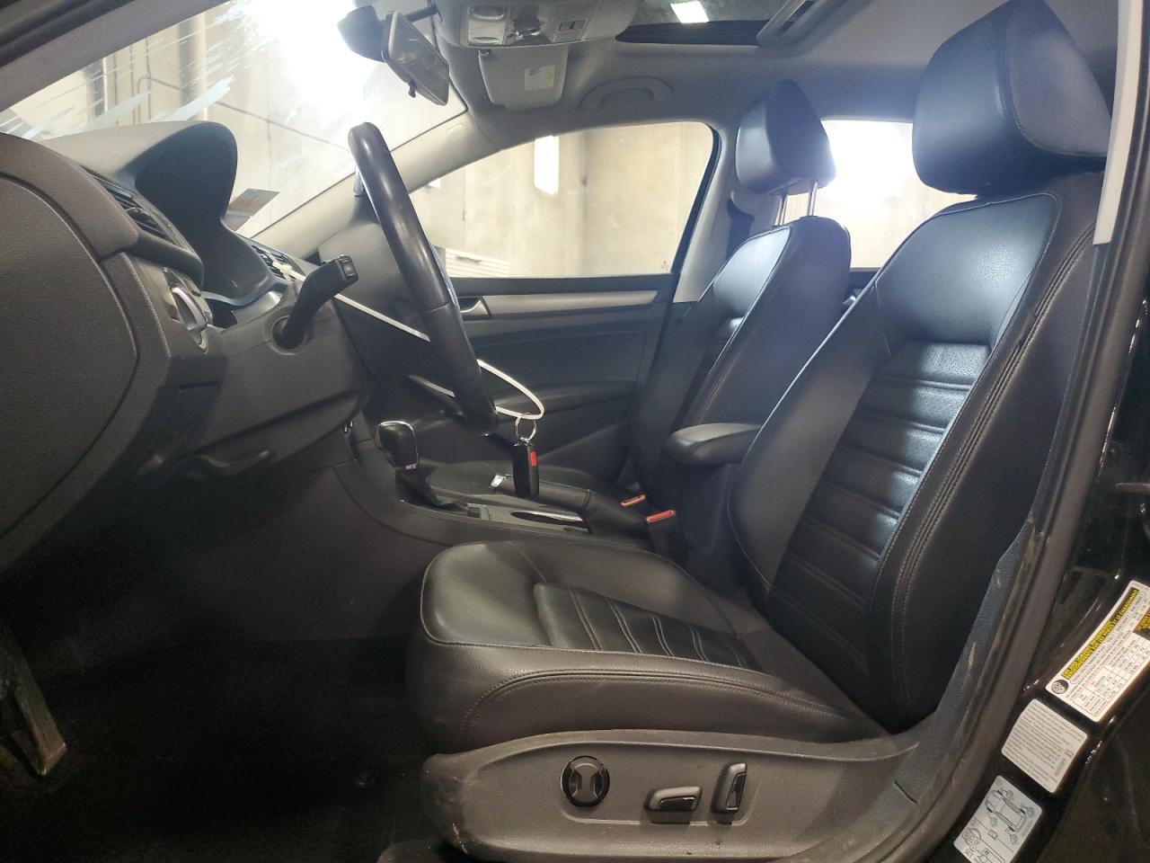 2015 Volkswagen Passat - Image 7