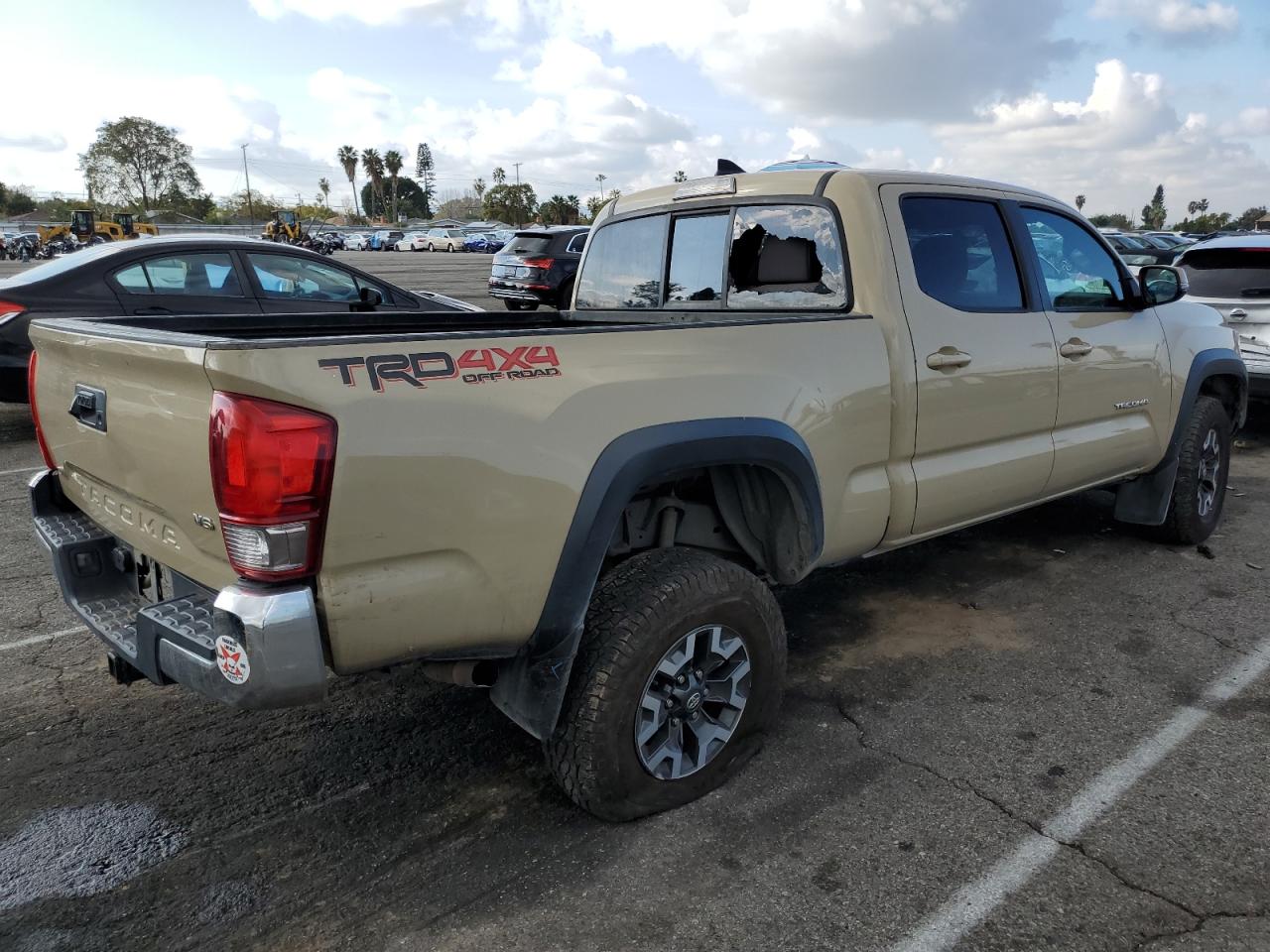 2016 Toyota Tacoma - Image 3