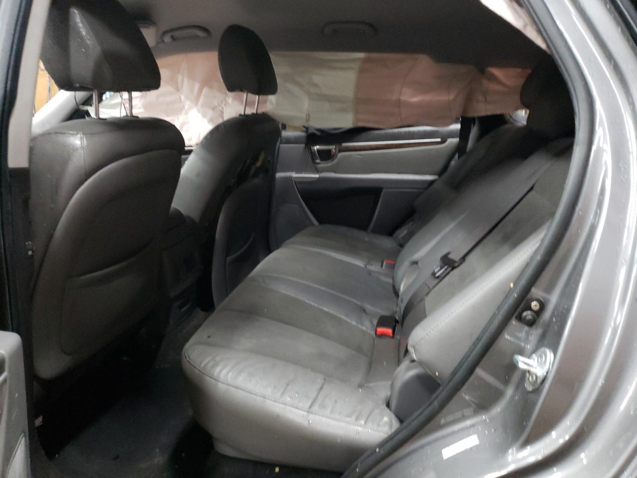 2010 Hyundai Santa Fe - Image 12
