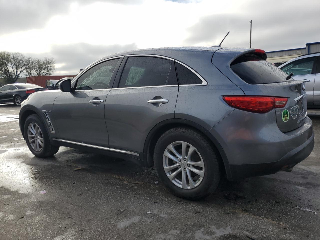2017 Infiniti QX70 - Image 2