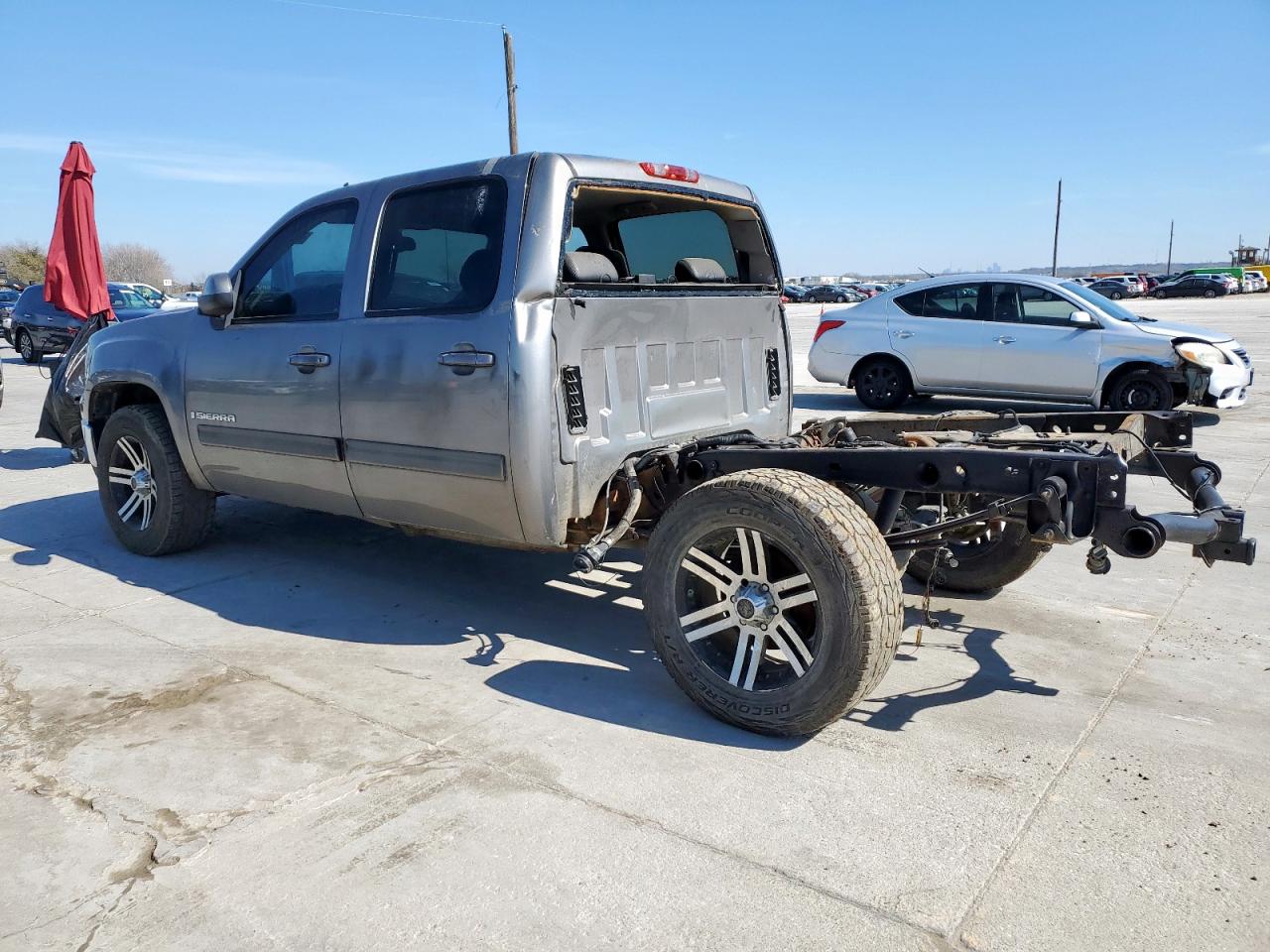 2007 GMC Sierra - Image 2