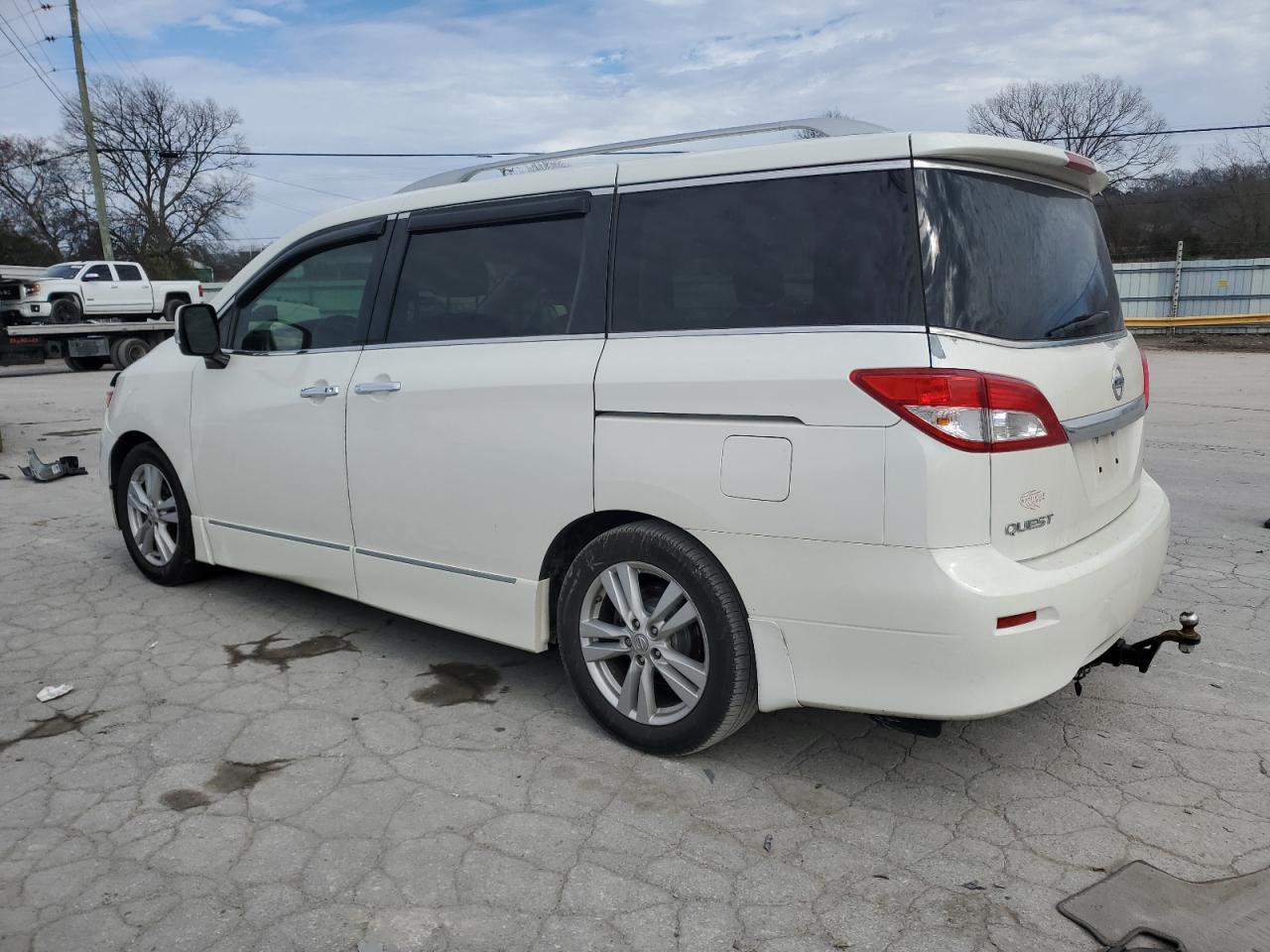 2015 Nissan Quest - Image 2