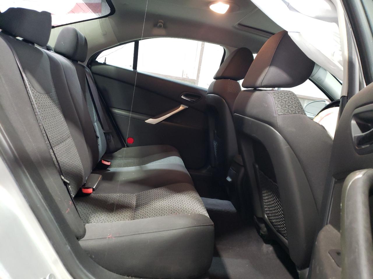 2010 Pontiac G6 - Image 10