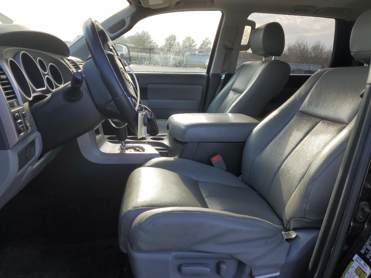 2015 Toyota Sequoia - Image 7