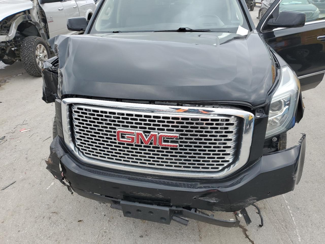 2015 GMC Yukon - Image 13