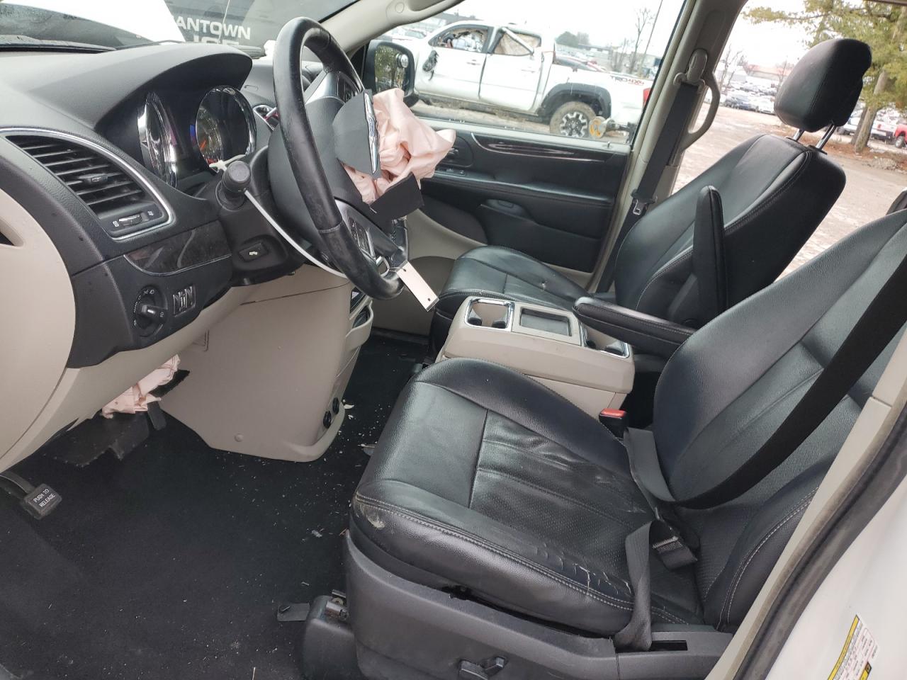 2012 Chrysler Town & Country - Image 7