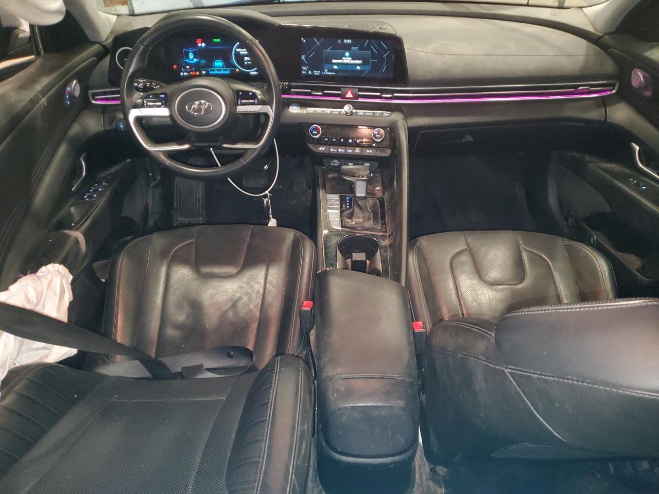 2022 Hyundai Elantra - Image 8