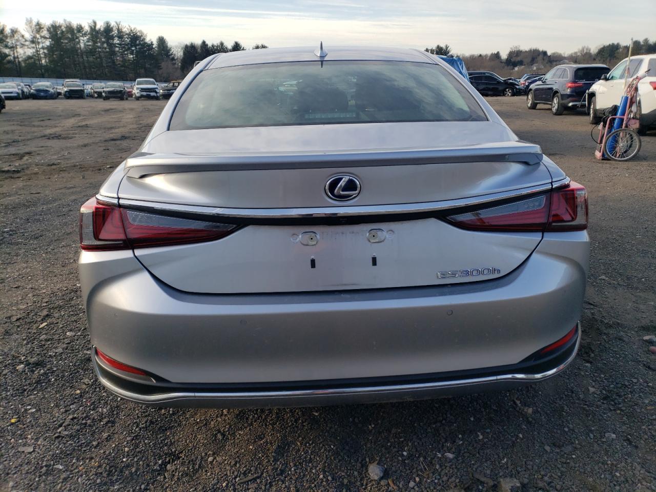 2022 Lexus ES - Image 6