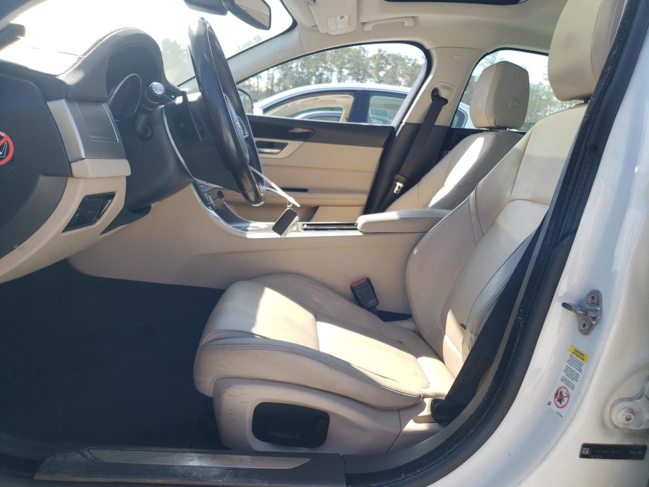 2016 Jaguar XF - Image 7