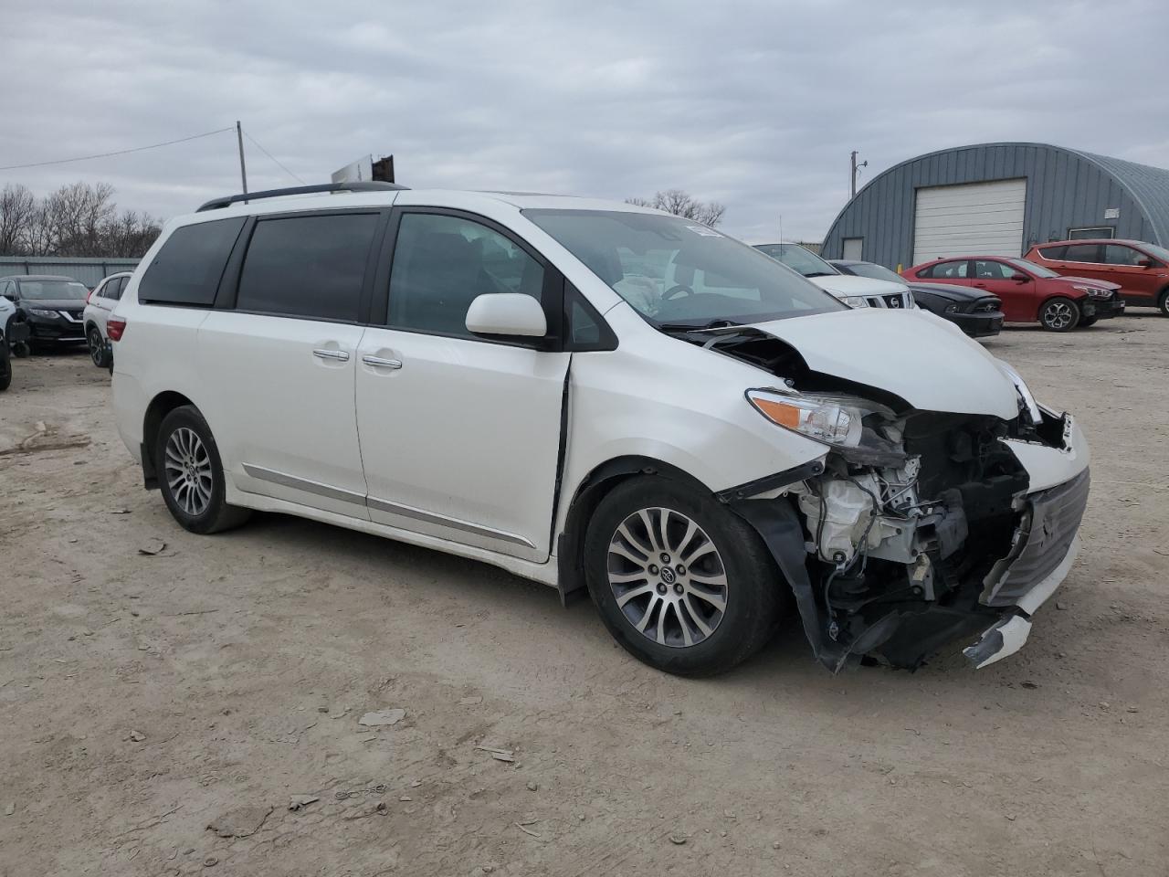 2018 Toyota Sienna - Image 4
