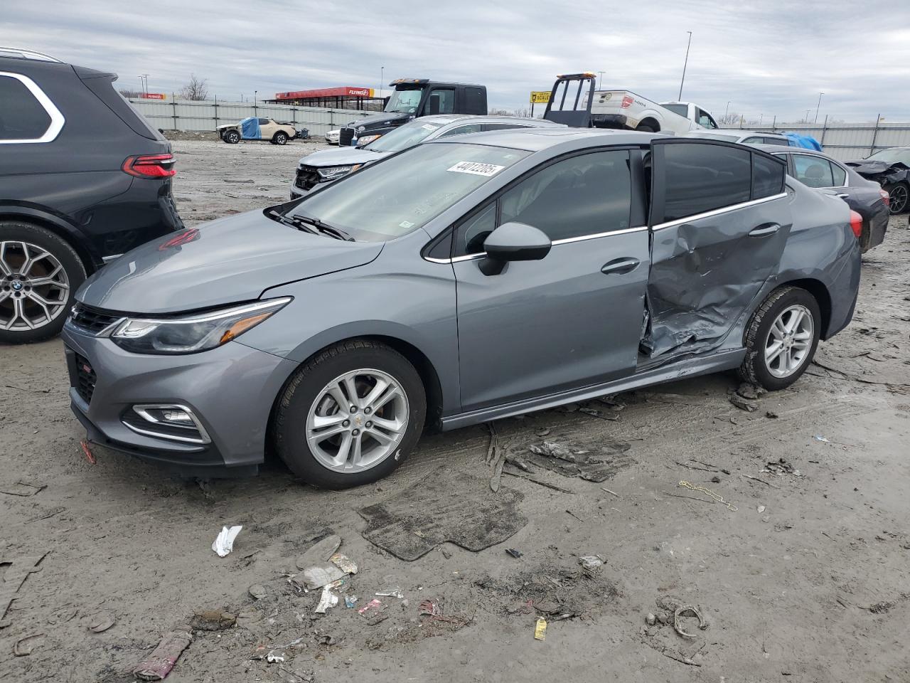 2018 Chevrolet Cruze Lt for Sale in Cahokia Heights, IL - Side