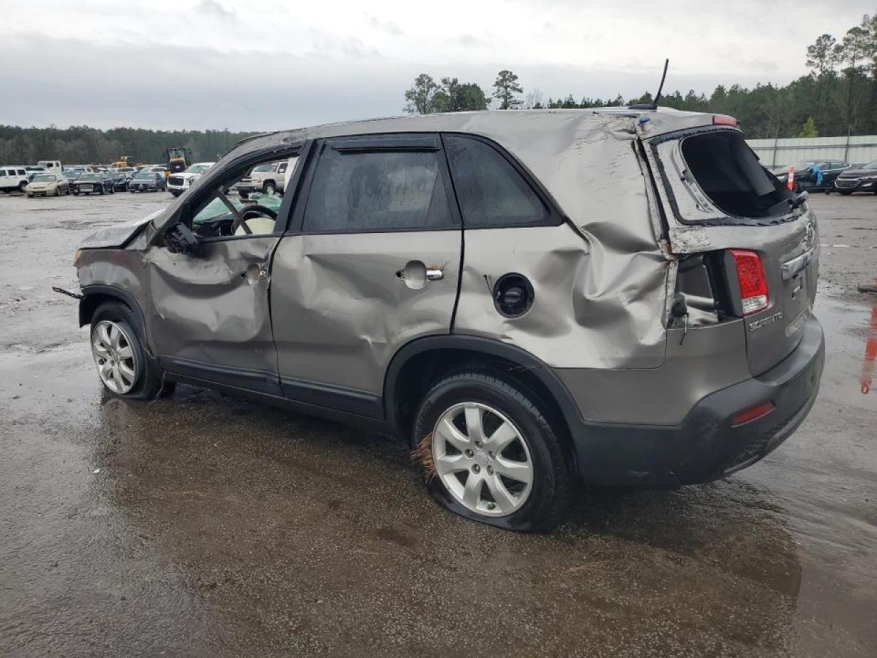 2011 Kia Sorento - Image 2
