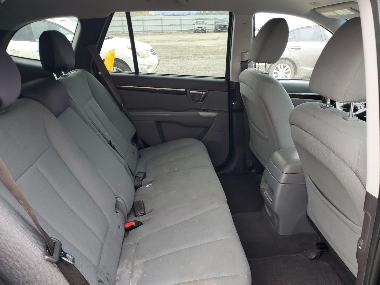 2012 Hyundai Santa Fe - Image 10