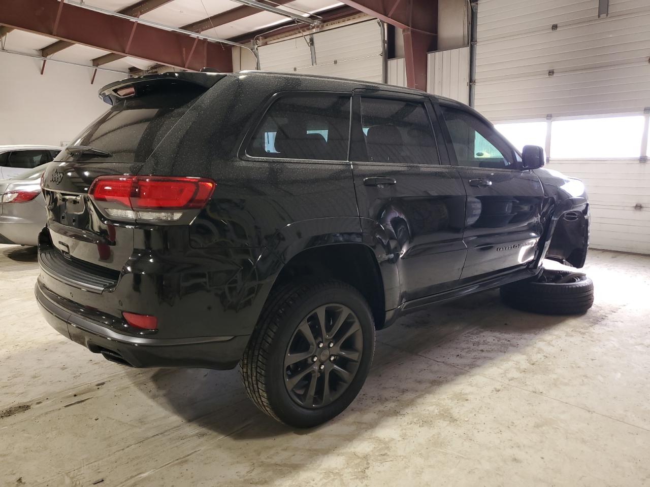 2018 Jeep Grand Cherokee - Image 3