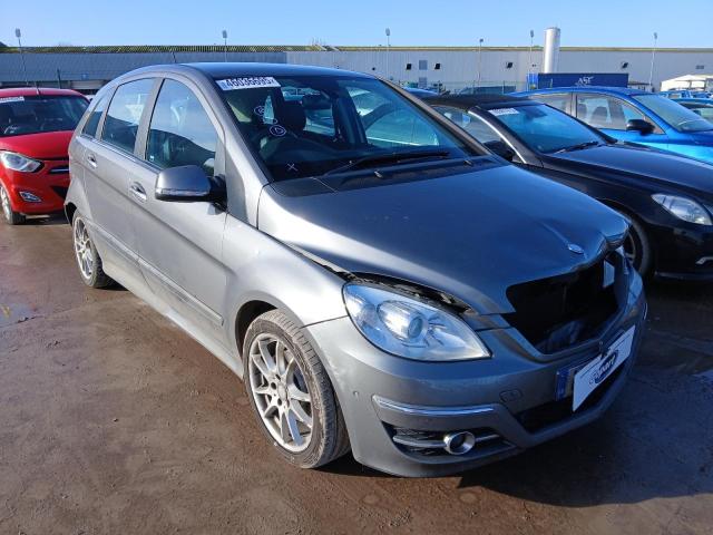 2010 MERCEDES BENZ B200 SPORT