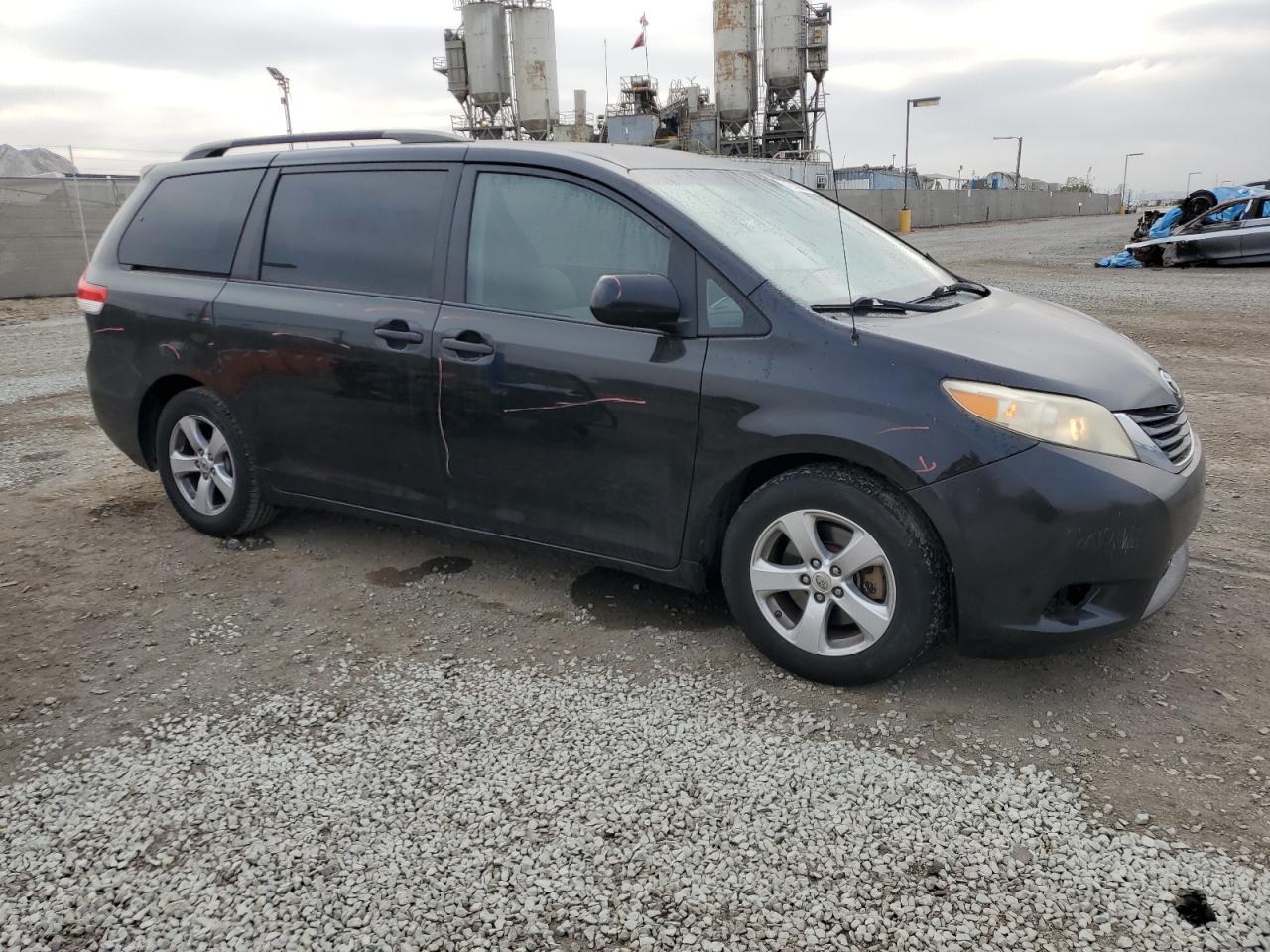 2012 Toyota Sienna - Image 4