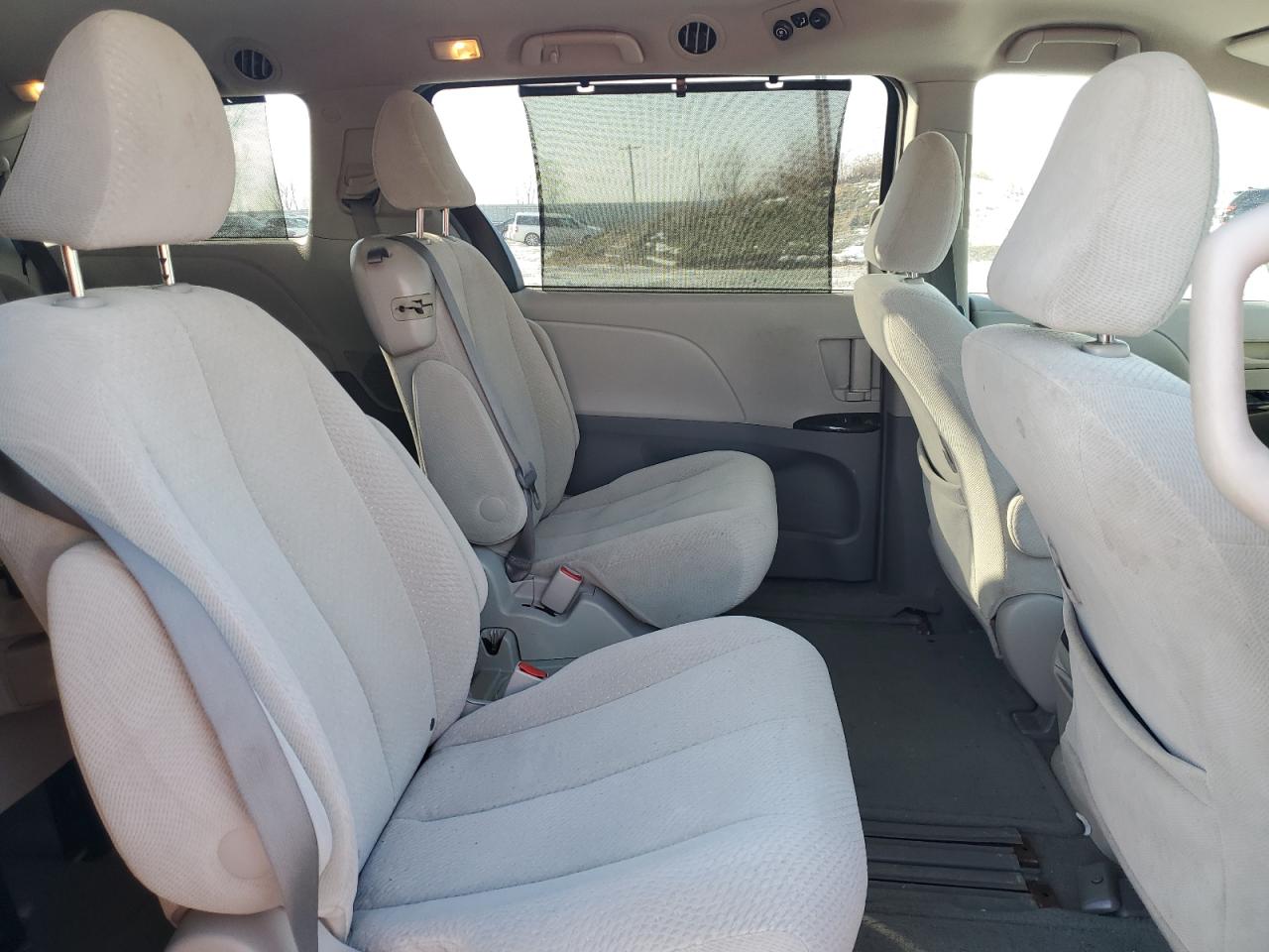 2011 Toyota Sienna - Image 11
