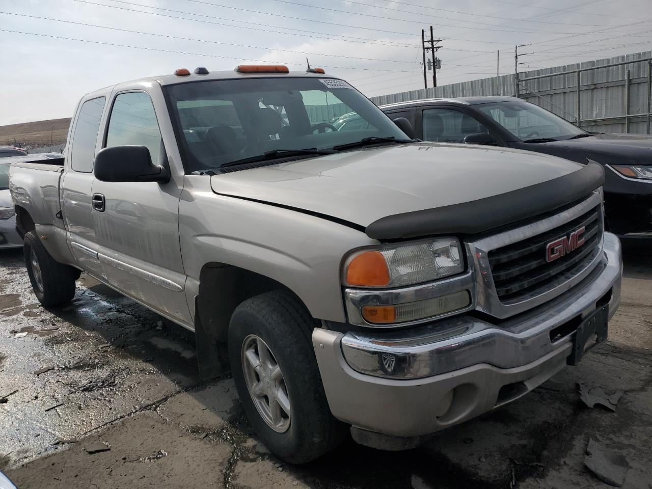 2005 GMC Sierra - Image 4