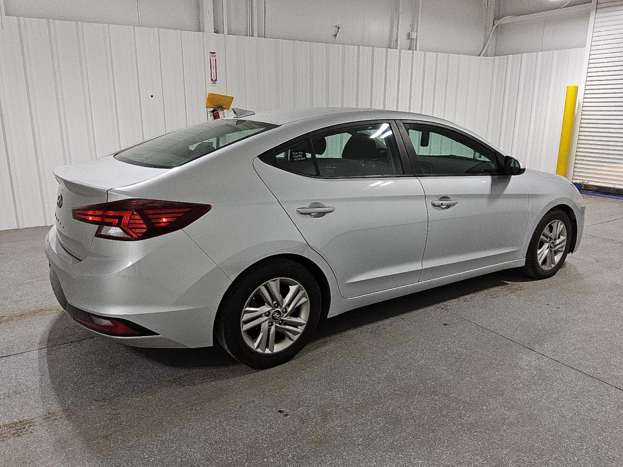 2019 Hyundai Elantra - Image 3