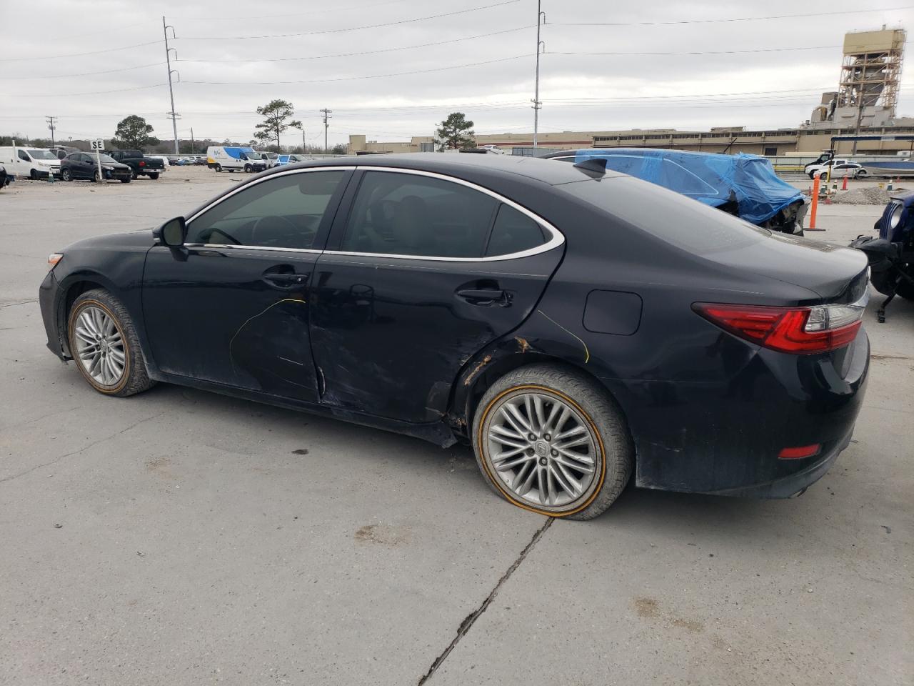 2016 Lexus ES - Image 2
