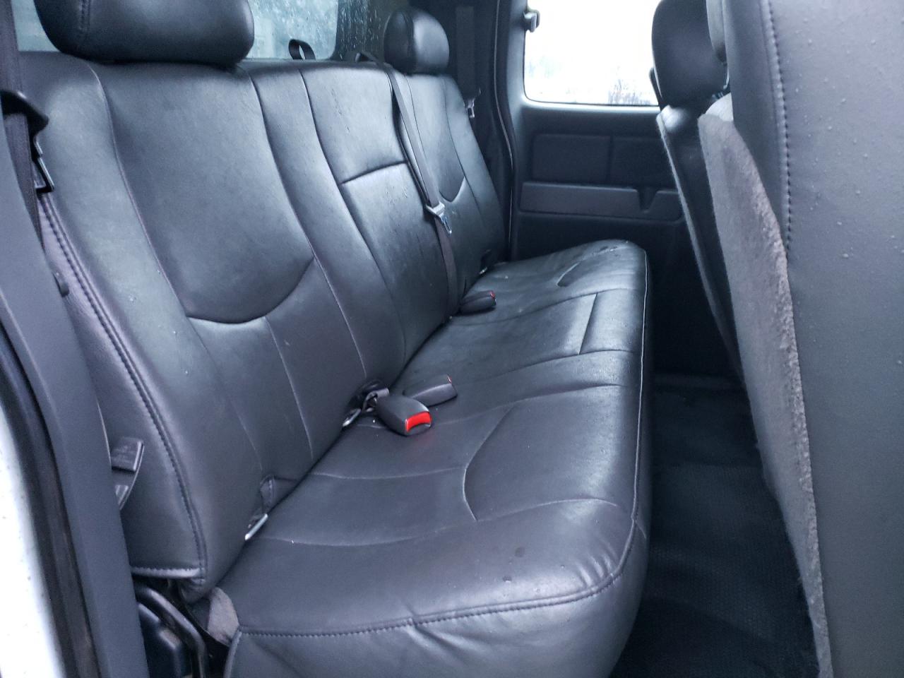 2006 Chevrolet Silverado - Image 10
