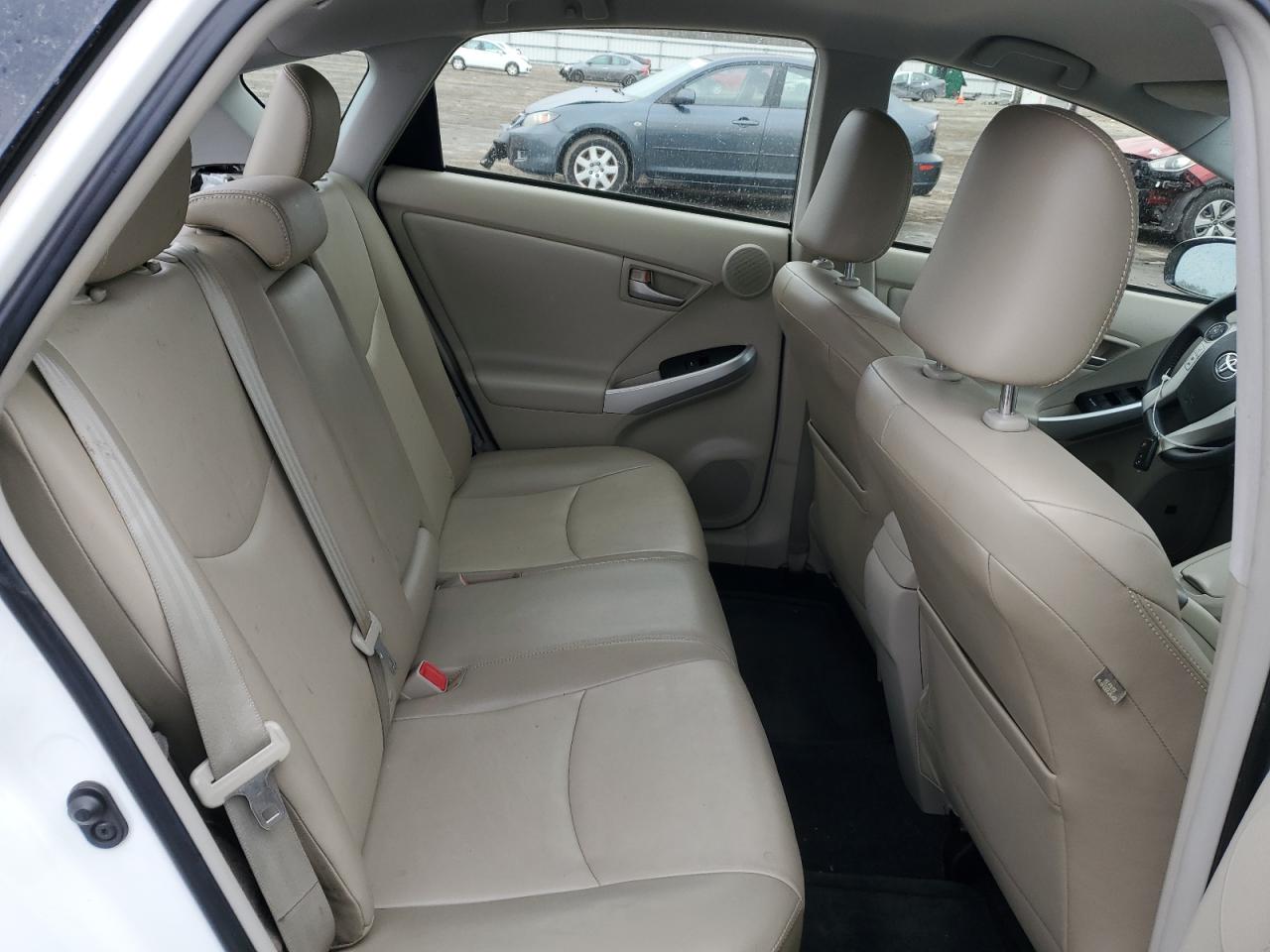 2015 Toyota Prius - Image 10