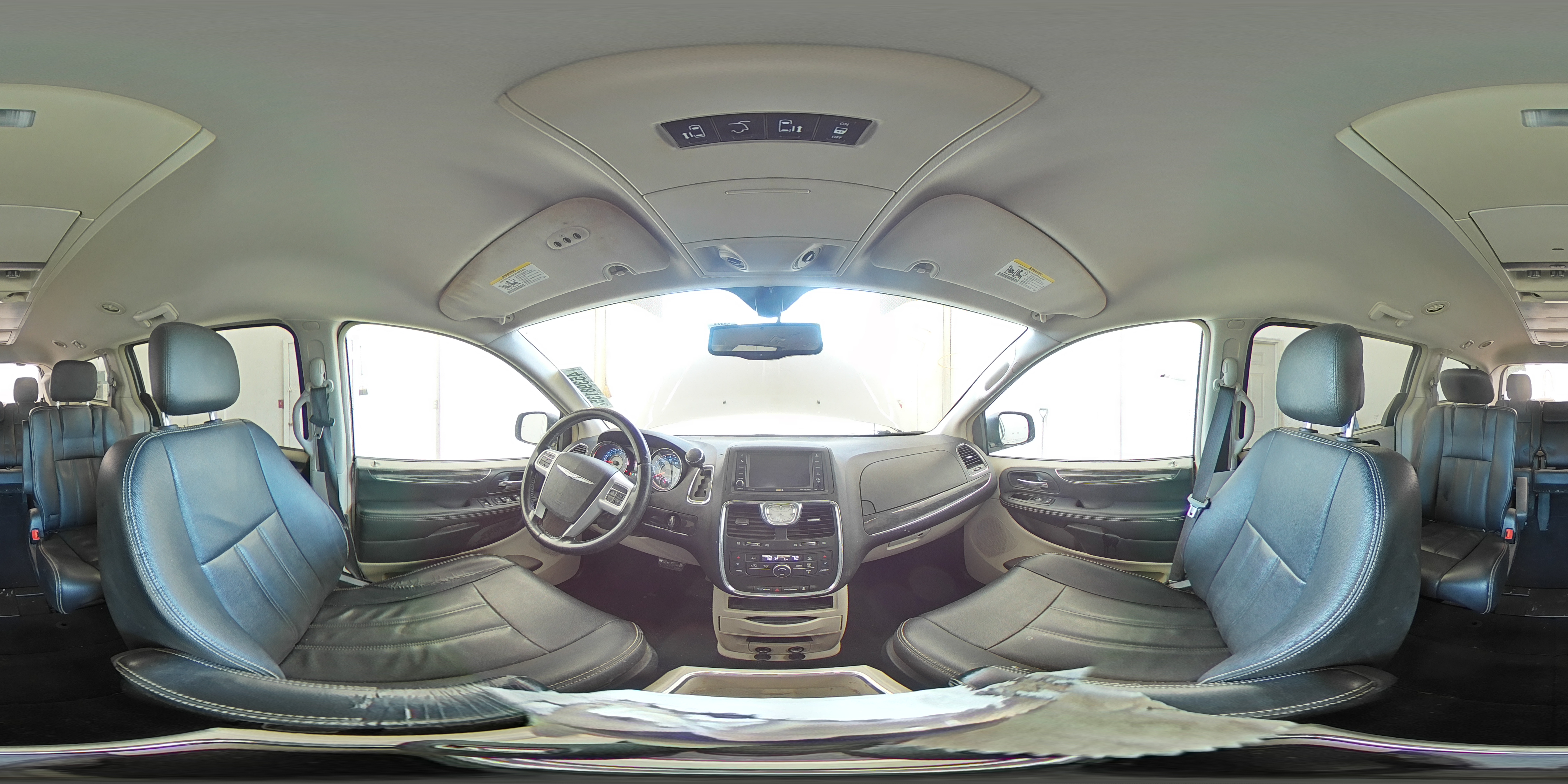 2015 Chrysler Town & Country - Image 15