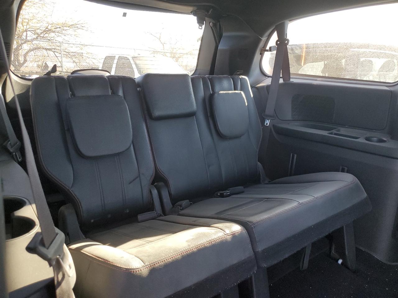 2019 Dodge Caravan - Image 11