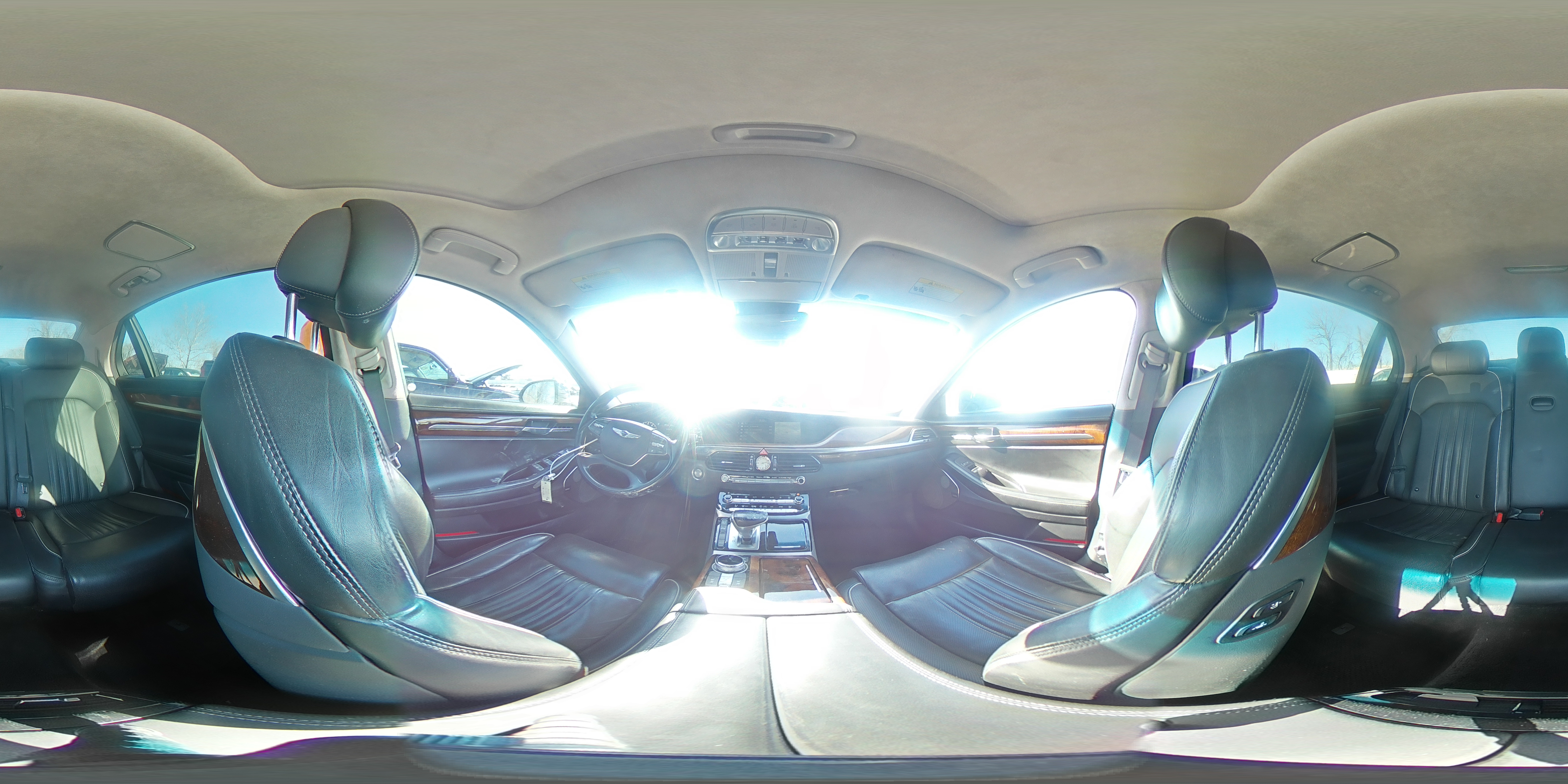 2017 Genesis G90 - Image 12