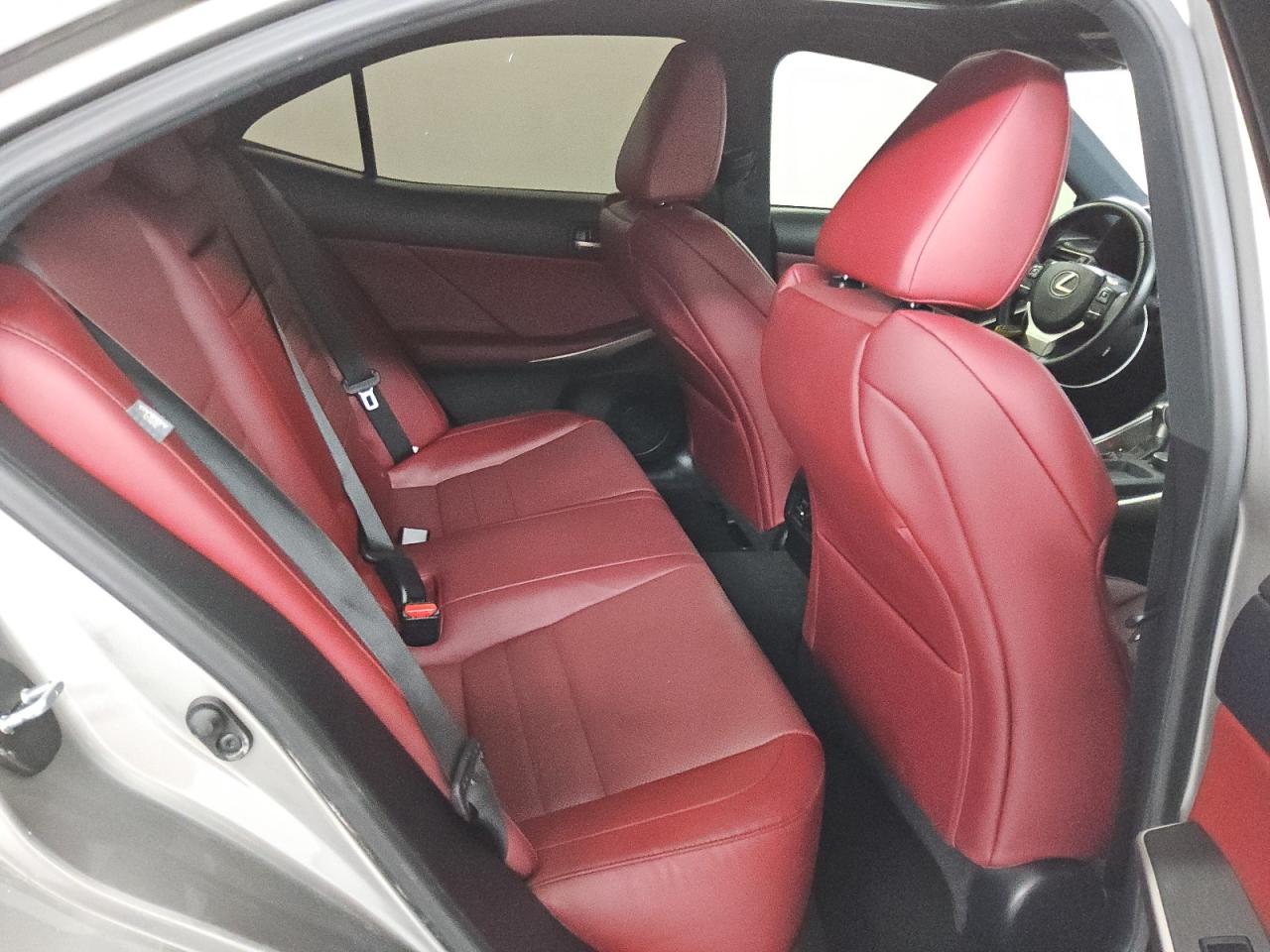 2019 Lexus IS - Image 10
