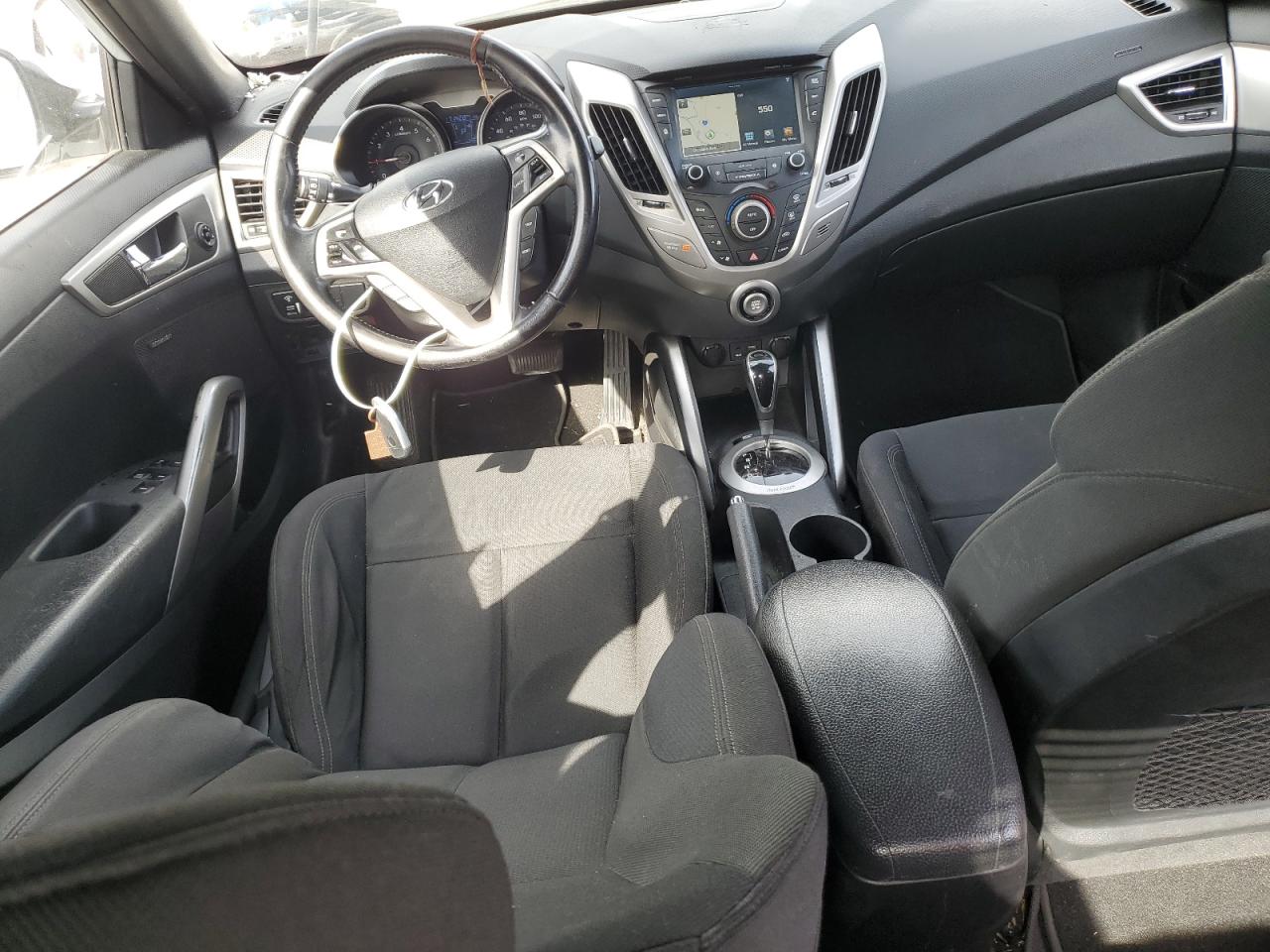 2017 Hyundai Veloster - Image 8