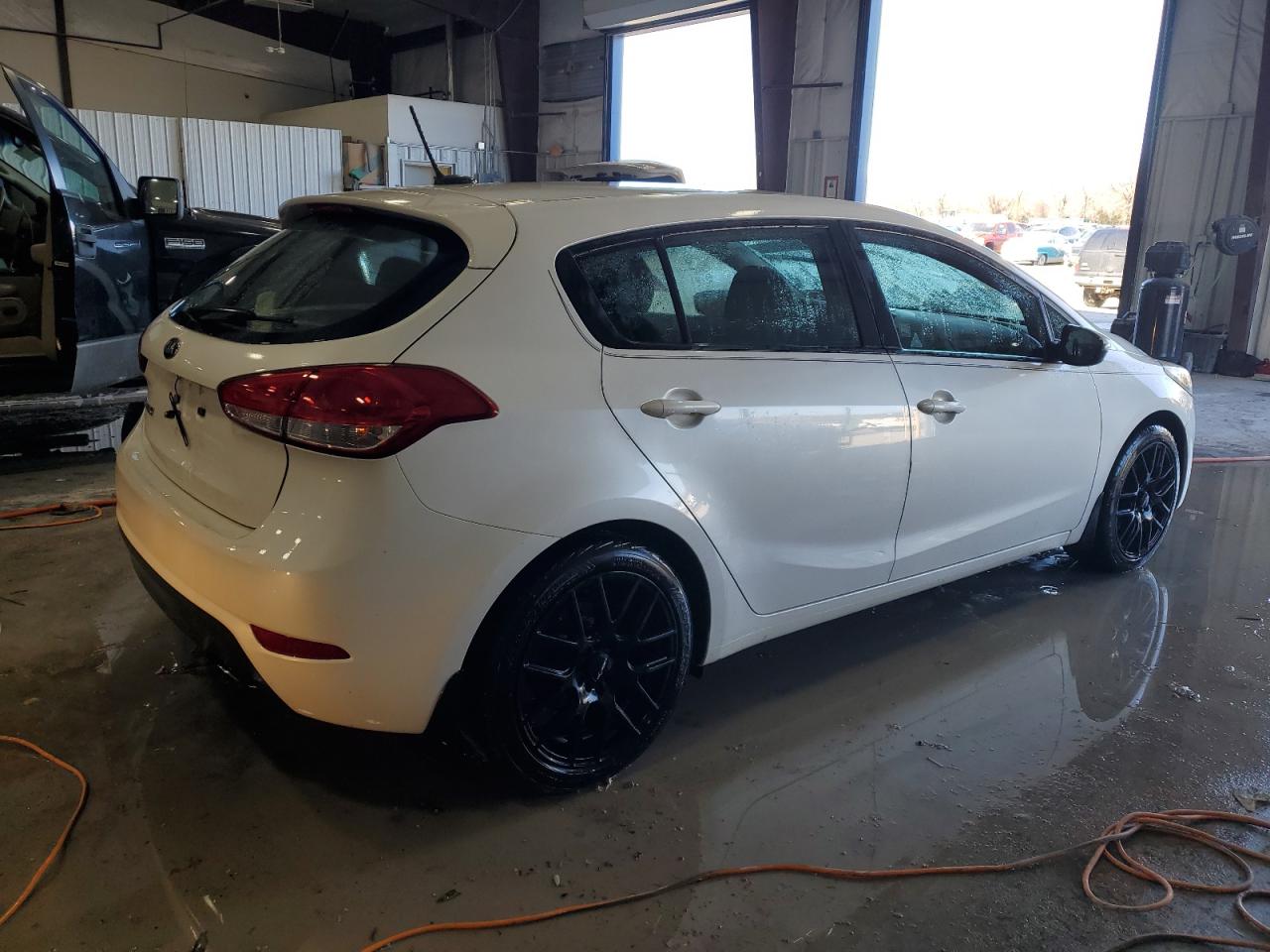 2016 Kia Forte - Image 3