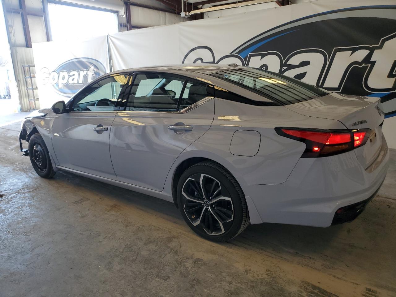 2024 Nissan Altima - Image 2