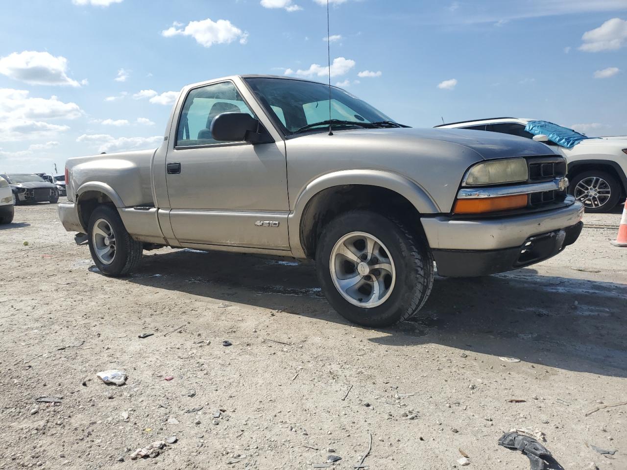 2003 Chevrolet S-10 Pickup - Image 4