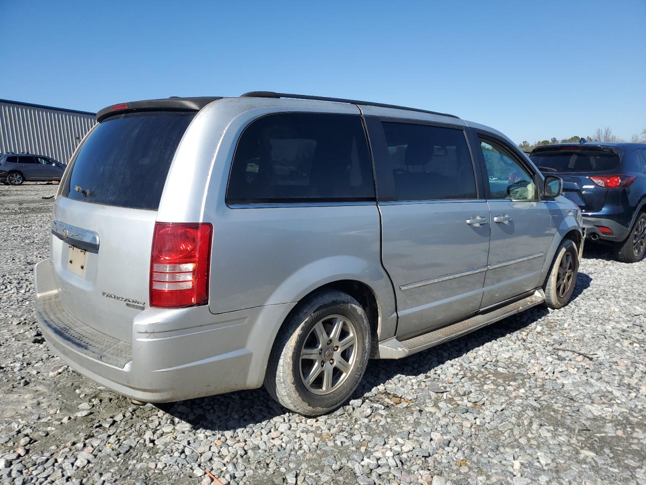 2010 Chrysler Town & Country - Image 3