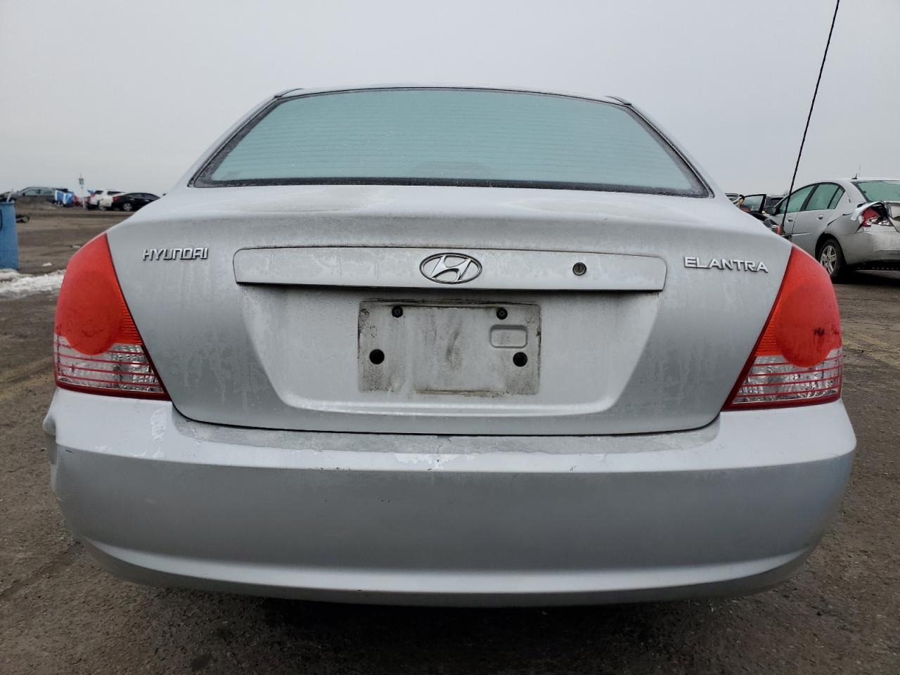 2004 Hyundai Elantra - Image 6
