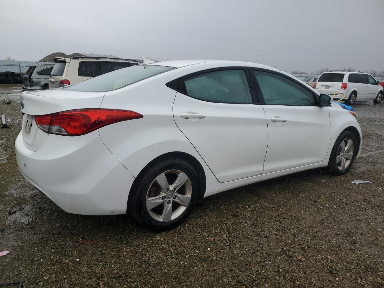 2011 Hyundai Elantra - Image 3