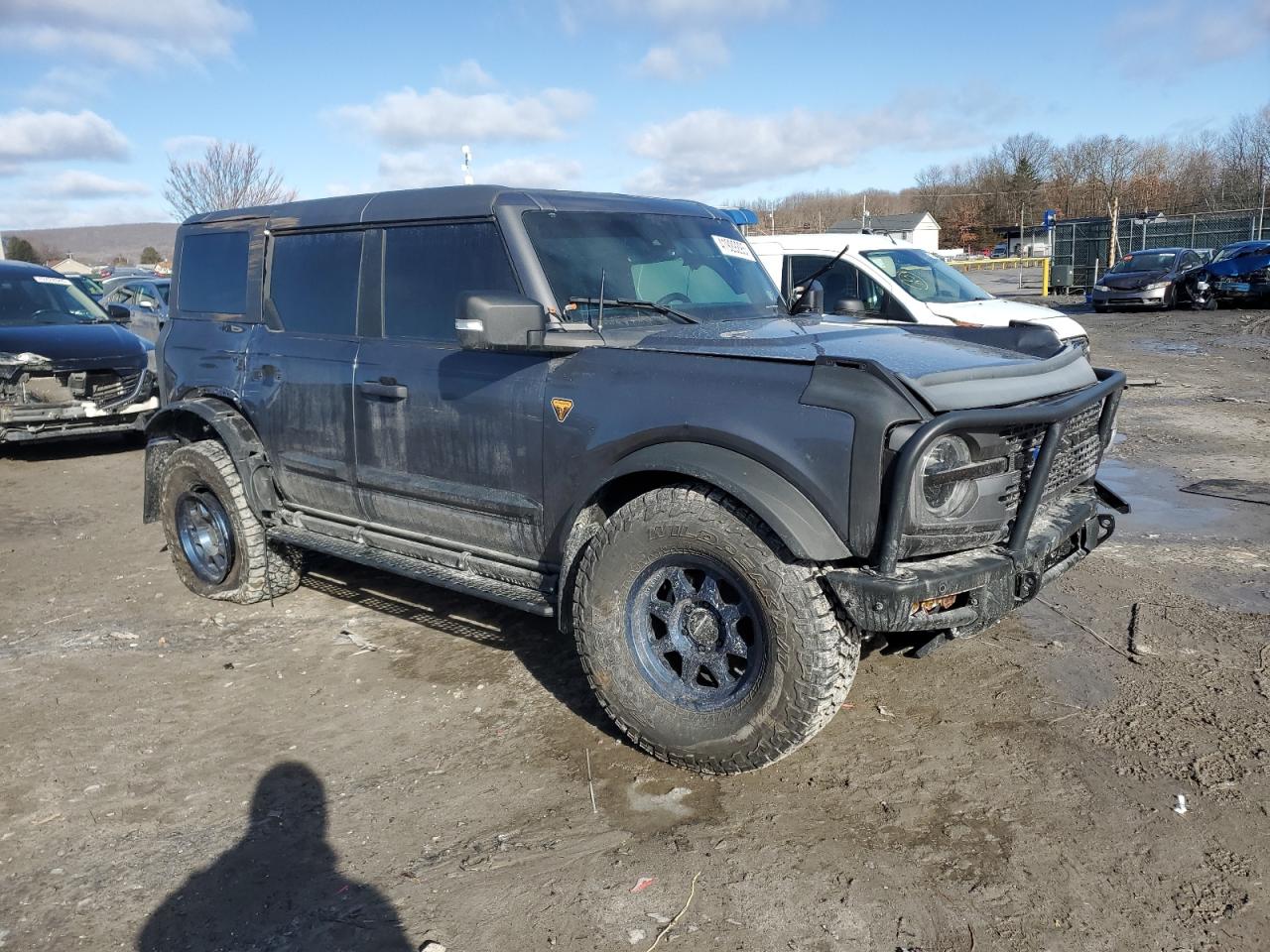 2022 Ford Bronco - Image 4