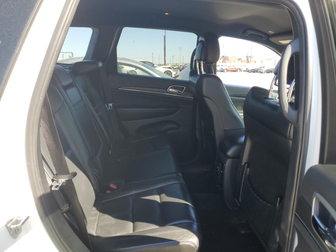 2018 Jeep Grand Cherokee - Image 11