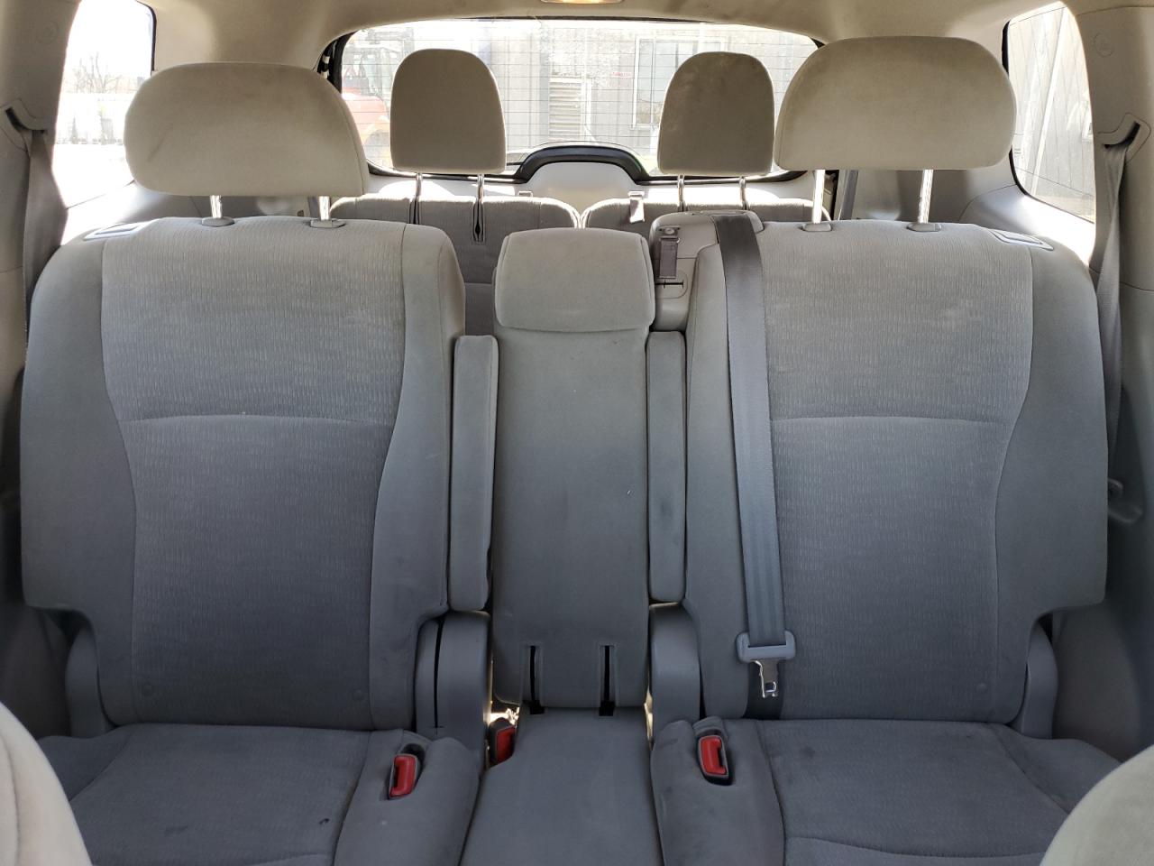 2011 Toyota Highlander - Image 10