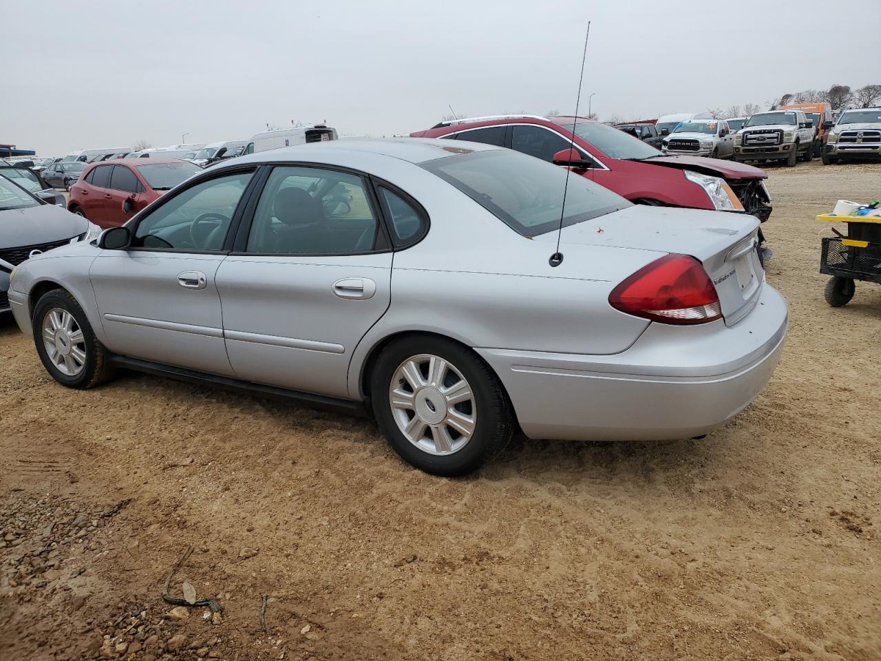 2007 Ford Taurus - Image 2