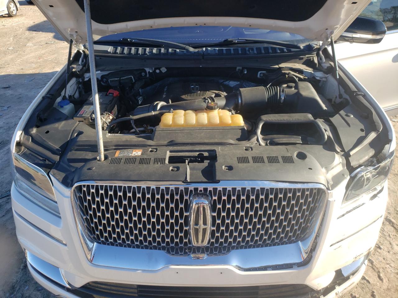 2018 Lincoln Navigator - Image 14