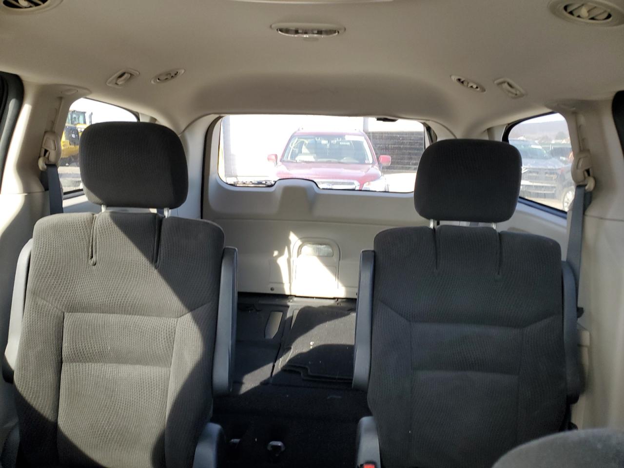 2016 Dodge Caravan - Image 10