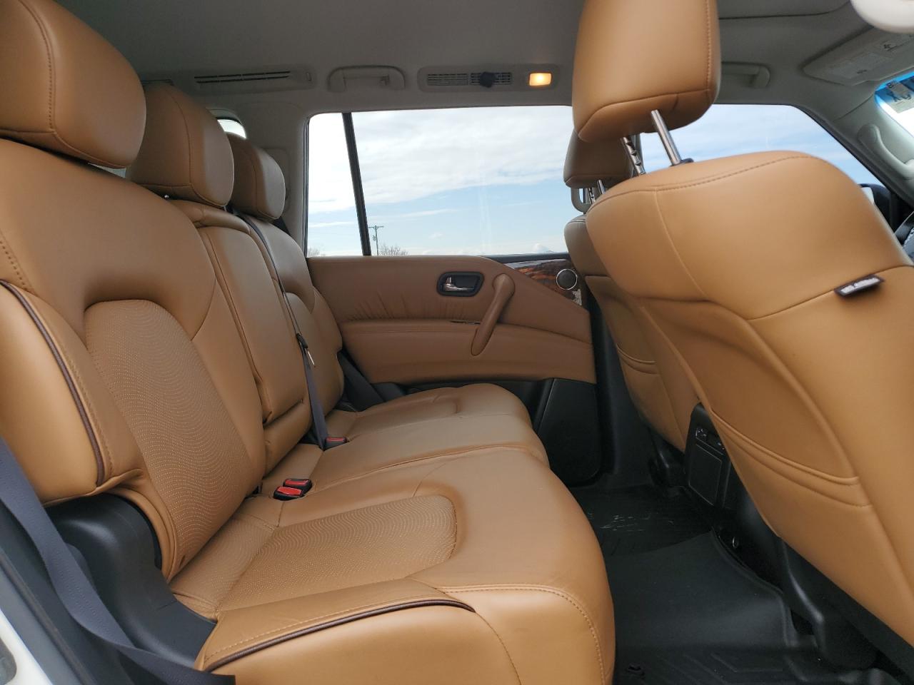 2017 Infiniti QX80 - Image 12